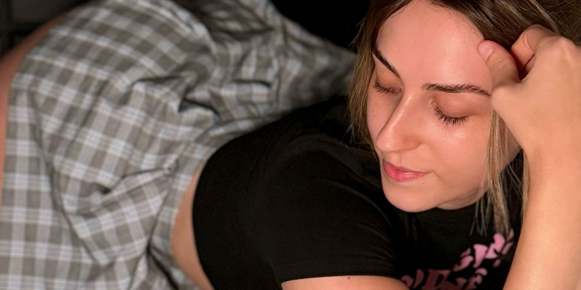 Lindarose's backgound photo